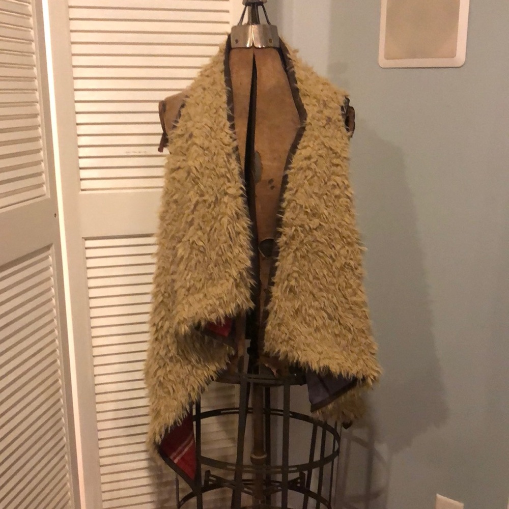 Mossimo reversible Sherpa/plaid drapey vest